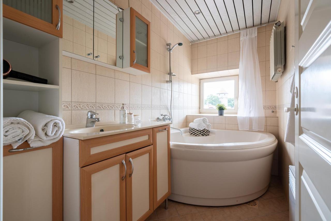 Old Town - Suur Karja Apartment Tallinn Ngoại thất bức ảnh