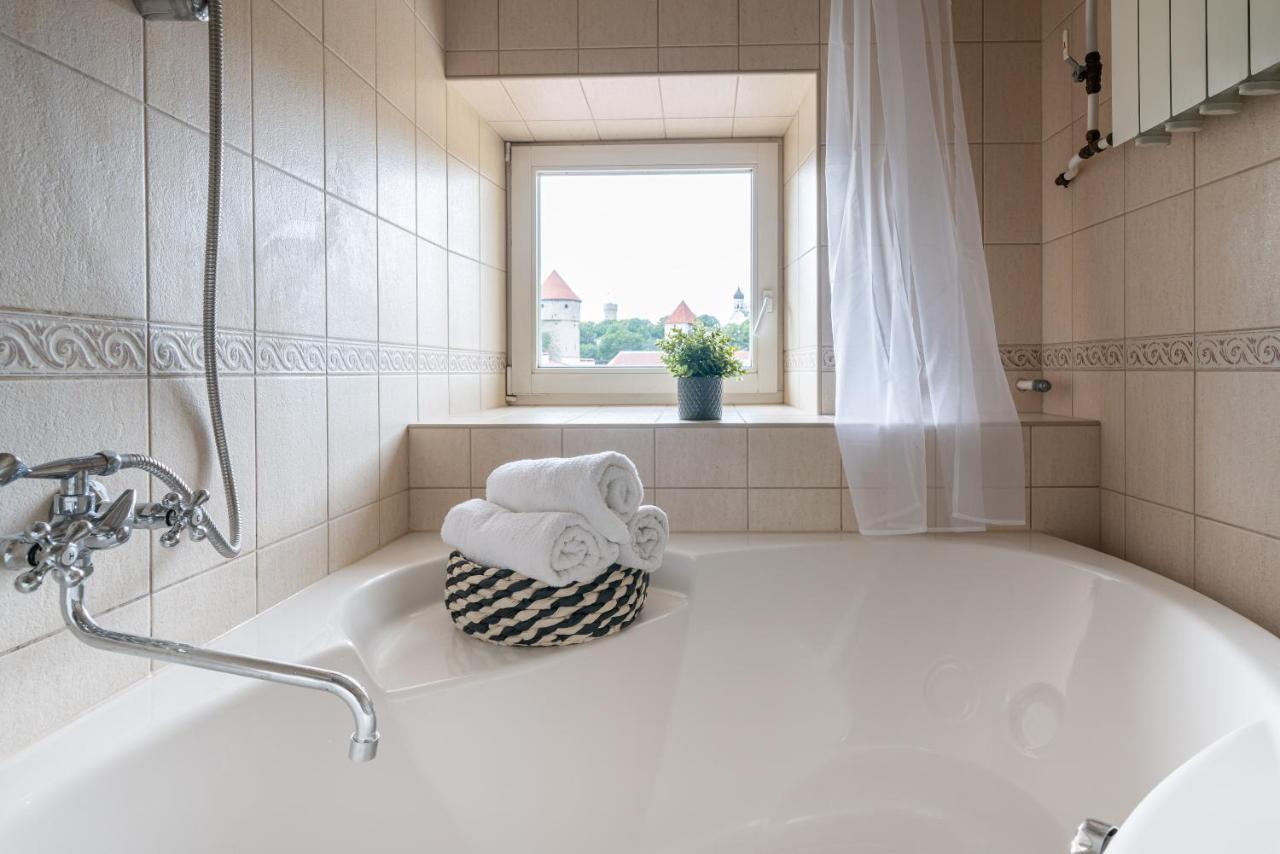 Old Town - Suur Karja Apartment Tallinn Ngoại thất bức ảnh